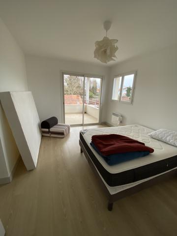 Maison contemporaine meublée avec garage