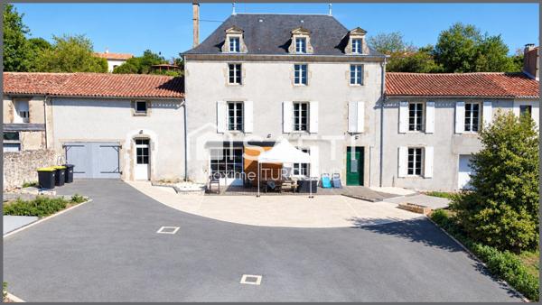 Maison de Maître 234m², 4 Chambres, 2160m² de terrain + dépendances.