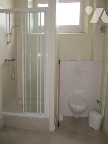 FACE AU JARDIN PUBLIC
Immeuble de rapport comprenant :
-au sous-sol : caves,
-au rez-de-chau...