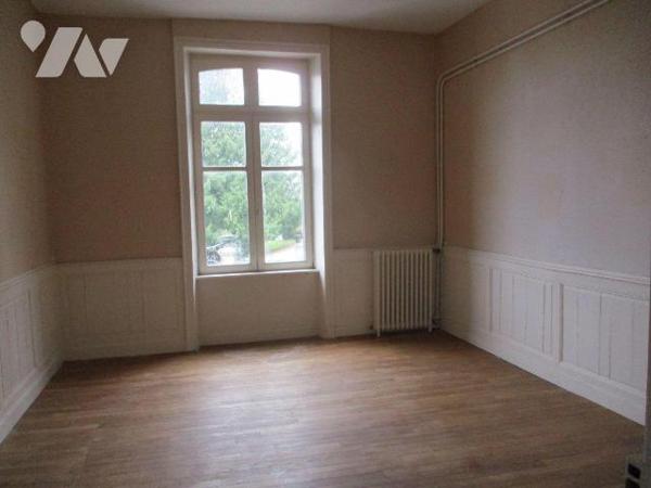 FACE AU JARDIN PUBLIC
Immeuble de rapport comprenant :
-au sous-sol : caves,
-au rez-de-chau...