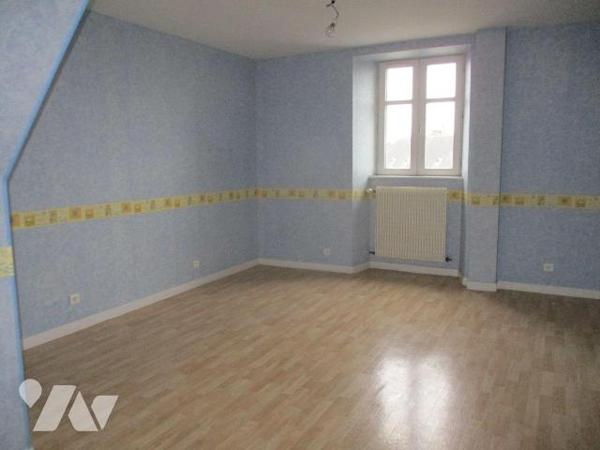 FACE AU JARDIN PUBLIC
Immeuble de rapport comprenant :
-au sous-sol : caves,
-au rez-de-chau...