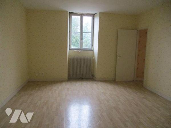 FACE AU JARDIN PUBLIC
Immeuble de rapport comprenant :
-au sous-sol : caves,
-au rez-de-chau...