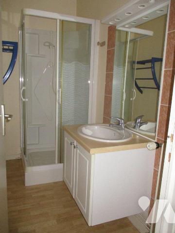 FACE AU JARDIN PUBLIC
Immeuble de rapport comprenant :
-au sous-sol : caves,
-au rez-de-chau...