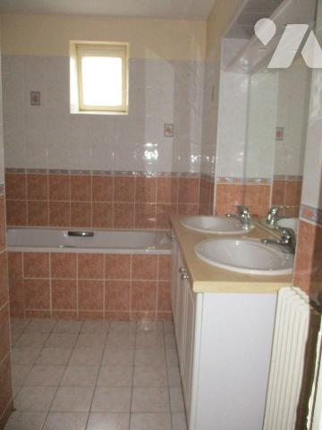 FACE AU JARDIN PUBLIC
Immeuble de rapport comprenant :
-au sous-sol : caves,
-au rez-de-chau...