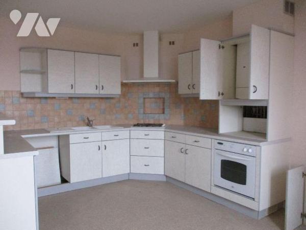 FACE AU JARDIN PUBLIC
Immeuble de rapport comprenant :
-au sous-sol : caves,
-au rez-de-chau...