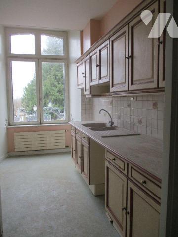 FACE AU JARDIN PUBLIC
Immeuble de rapport comprenant :
-au sous-sol : caves,
-au rez-de-chau...