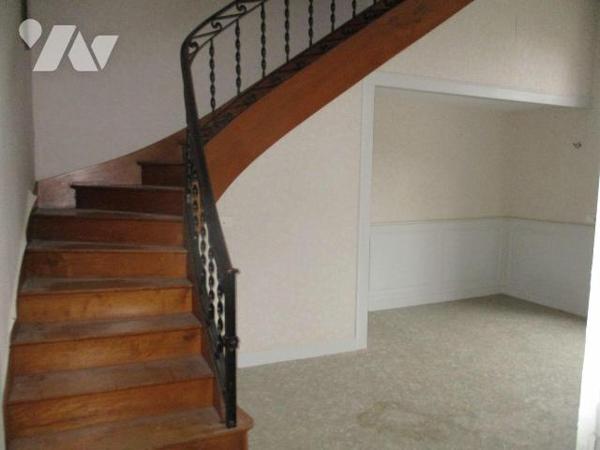 FACE AU JARDIN PUBLIC
Immeuble de rapport comprenant :
-au sous-sol : caves,
-au rez-de-chau...