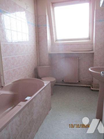 FACE AU JARDIN PUBLIC
Immeuble de rapport comprenant :
-au sous-sol : caves,
-au rez-de-chau...