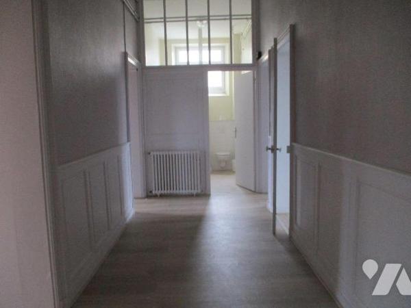 FACE AU JARDIN PUBLIC
Immeuble de rapport comprenant :
-au sous-sol : caves,
-au rez-de-chau...