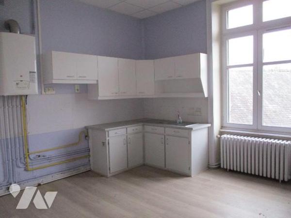 FACE AU JARDIN PUBLIC
Immeuble de rapport comprenant :
-au sous-sol : caves,
-au rez-de-chau...