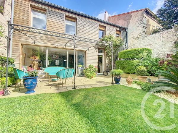 Maison à vendre  7 pièces - 203,97 m 2   ROCHEFORT  - 17