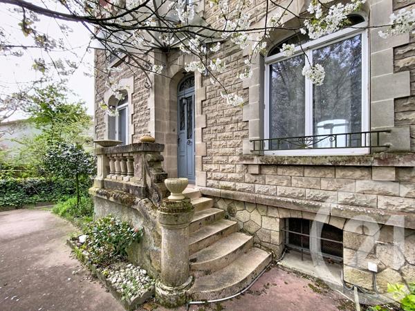 Maison à vendre  7 pièces - 203,97 m 2   ROCHEFORT  - 17