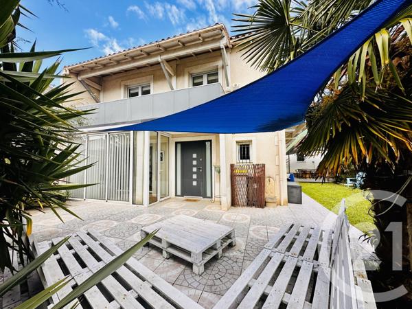 Maison à vendre  7 pièces - 203,97 m 2   ROCHEFORT  - 17