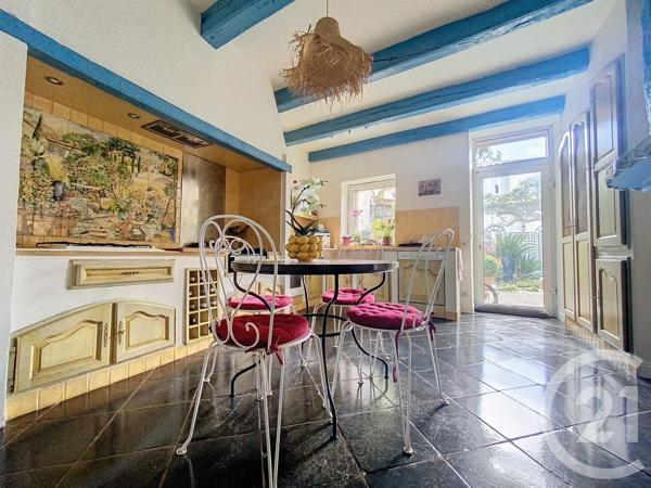 Maison à vendre  7 pièces - 203,97 m 2   ROCHEFORT  - 17