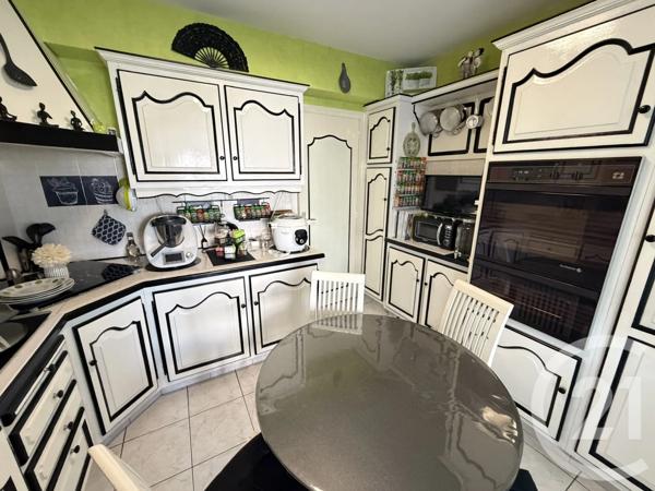 Maison à vendre  5 pièces - 151,83 m 2   YVRE L EVEQUE  - 72