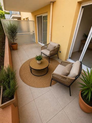Vente                                                      Appartement
                        
                     2 pièces                      42 m2                     à Nice