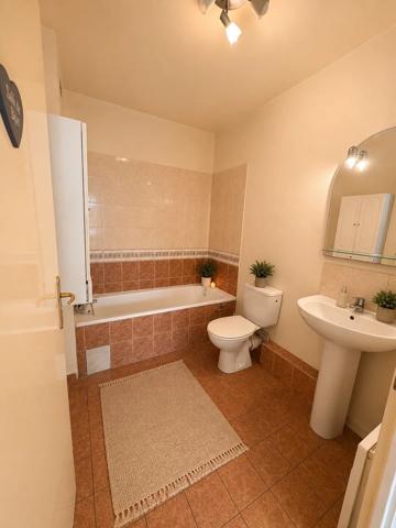 Vente                                                      Appartement
                        
                     2 pièces                      42 m2                     à Nice