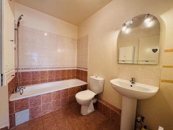 Vente                                                      Appartement
                        
                     2 pièces                      42 m2                     à Nice