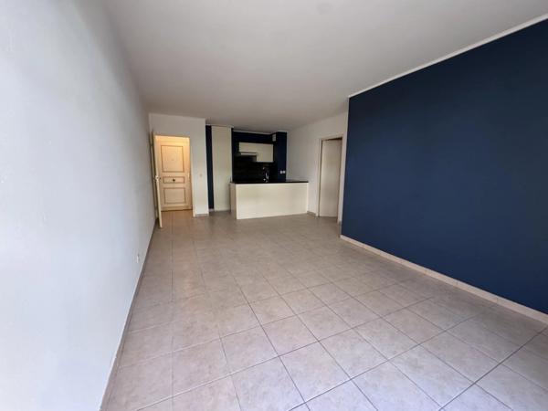 Vente                                                      Appartement
                        
                     2 pièces                      42 m2                     à Nice