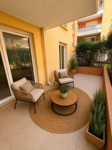 Vente                                                      Appartement
                        
                     2 pièces                      42 m2                     à Nice