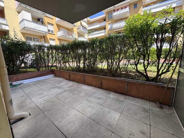 Vente                                                      Appartement
                        
                     2 pièces                      42 m2                     à Nice