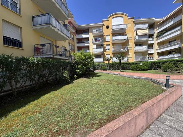 Vente                                                      Appartement
                        
                     2 pièces                      42 m2                     à Nice