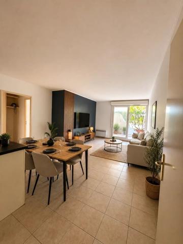 Vente                                                      Appartement
                        
                     2 pièces                      42 m2                     à Nice