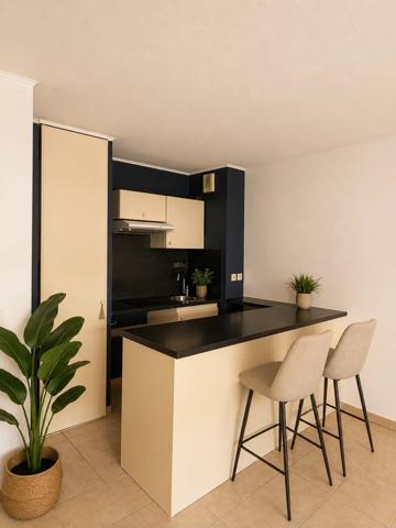 Vente                                                      Appartement
                        
                     2 pièces                      42 m2                     à Nice