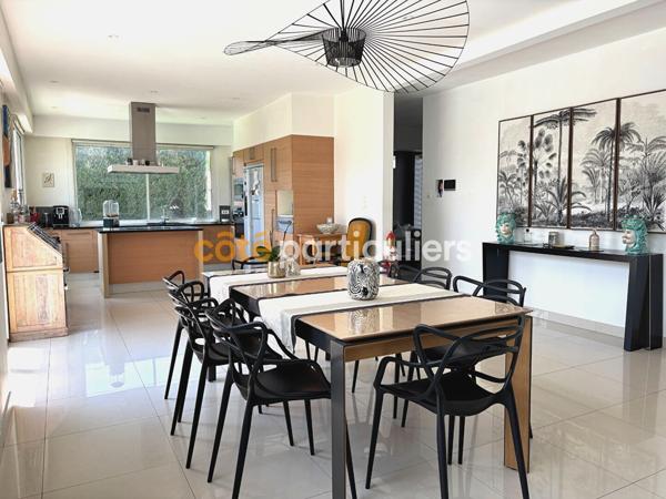 Vente
                Maison155 m² - 6 Pièces -
                    SAINT MEDARD EN JALLES (33160)