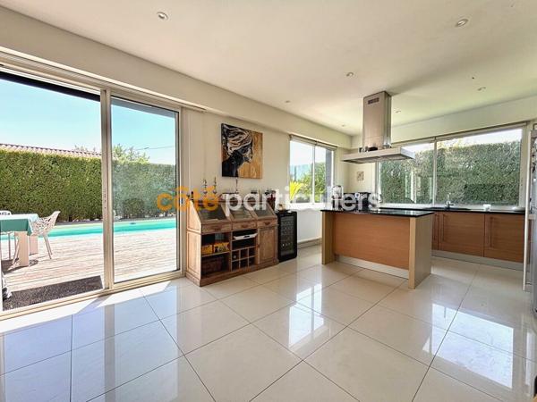 Vente
                Maison155 m² - 6 Pièces -
                    SAINT MEDARD EN JALLES (33160)