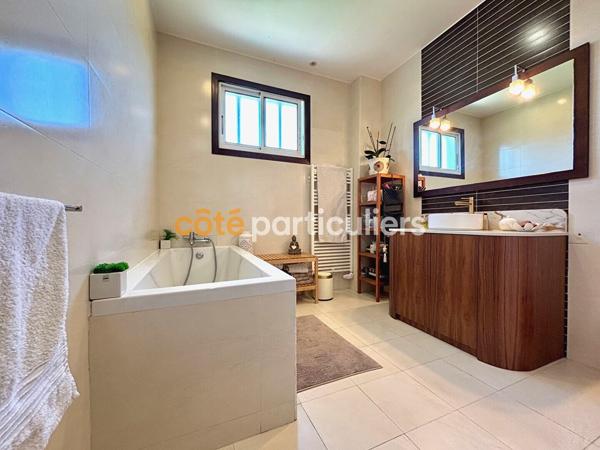 Vente
                Maison155 m² - 6 Pièces -
                    SAINT MEDARD EN JALLES (33160)