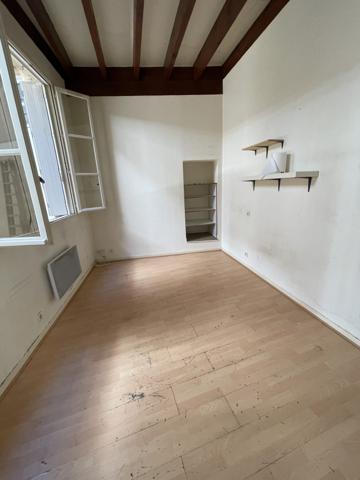 STUDIO A RENOVER DANS LA PIERRE