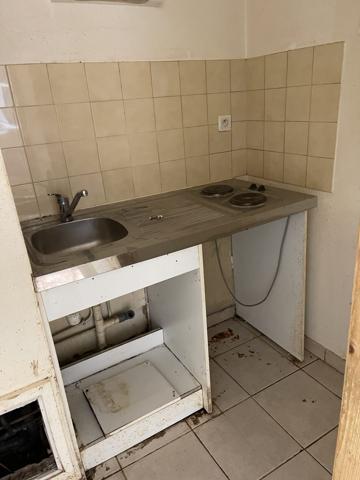 STUDIO A RENOVER DANS LA PIERRE
