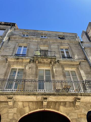 STUDIO A RENOVER DANS LA PIERRE
