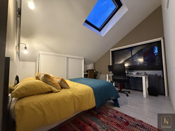 Maison
                                                                                                                                                                                                                                                                                                                        7 pièce(s)                                                                                                                                                                                                          4 chambre(s)                                                                                                                                                                                                          204  m²