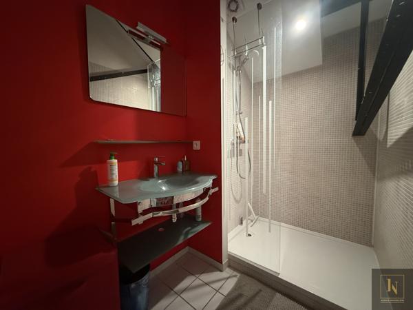 Maison
                                                                                                                                                                                                                                                                                                                        7 pièce(s)                                                                                                                                                                                                          4 chambre(s)                                                                                                                                                                                                          204  m²