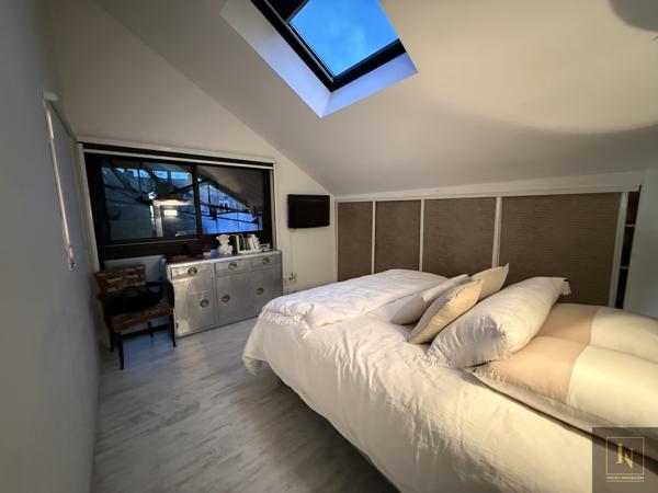 Maison
                                                                                                                                                                                                                                                                                                                        7 pièce(s)                                                                                                                                                                                                          4 chambre(s)                                                                                                                                                                                                          204  m²