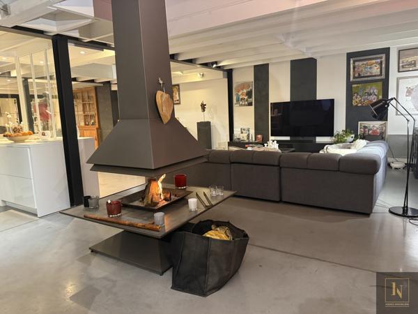 Maison
                                                                                                                                                                                                                                                                                                                        7 pièce(s)                                                                                                                                                                                                          4 chambre(s)                                                                                                                                                                                                          204  m²