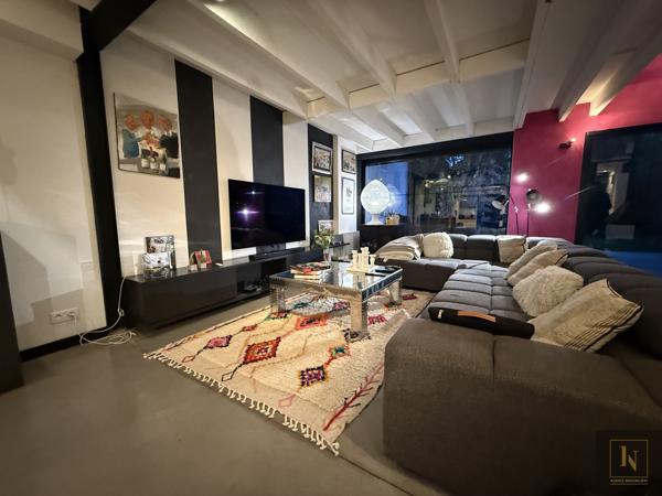 Maison
                                                                                                                                                                                                                                                                                                                        7 pièce(s)                                                                                                                                                                                                          4 chambre(s)                                                                                                                                                                                                          204  m²