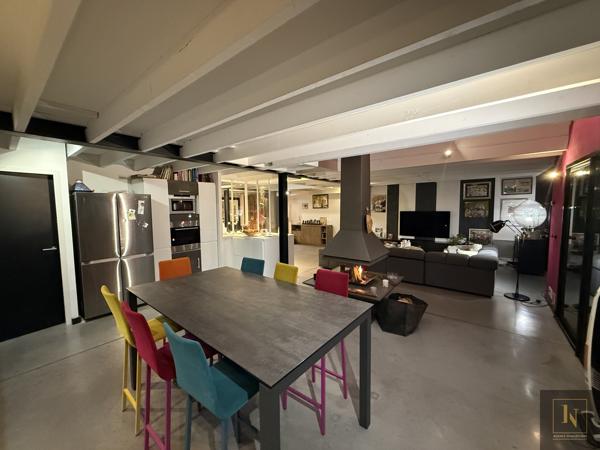 Maison
                                                                                                                                                                                                                                                                                                                        7 pièce(s)                                                                                                                                                                                                          4 chambre(s)                                                                                                                                                                                                          204  m²