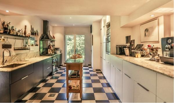 L'Isle-sur-la-Sorgue (84800) PROPRIETE 240M2