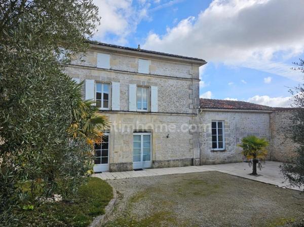 Maison coup de cœur- Charentaise de caractère 6 chambres – 300 m² de confort et d'authenticité ASNIERES SUR NOUERE (16)