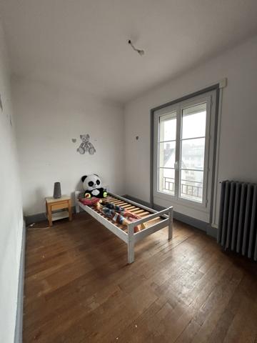 CHATILLON sur Seine : maison R+2 centre ville de 280 m² construction de 1950 avec terrain de 520m² et garages. Châtillon-sur-Seine (21400)