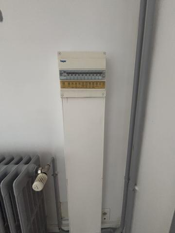 CHATILLON sur Seine : maison R+2 centre ville de 280 m² construction de 1950 avec terrain de 520m² et garages. Châtillon-sur-Seine (21400)