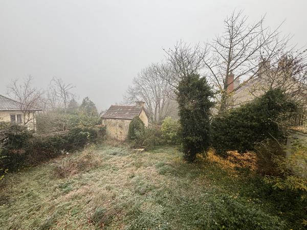 CHATILLON sur Seine : maison R+2 centre ville de 280 m² construction de 1950 avec terrain de 520m² et garages. Châtillon-sur-Seine (21400)