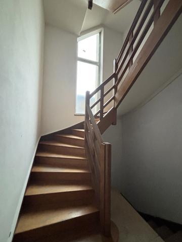 CHATILLON sur Seine : maison R+2 centre ville de 280 m² construction de 1950 avec terrain de 520m² et garages. Châtillon-sur-Seine (21400)