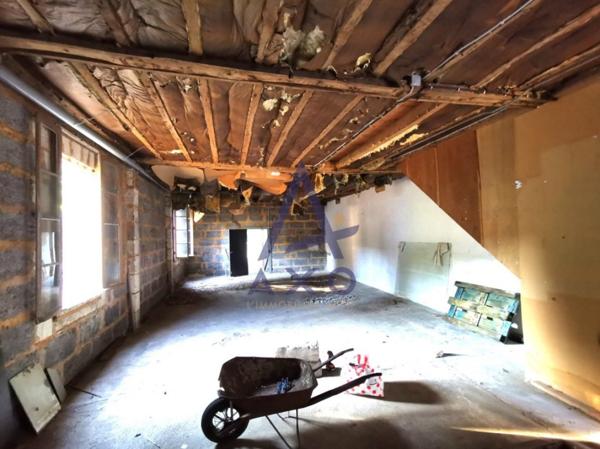 Immeuble avec entrepôt et dépendances à rénover au centre de Mussidan