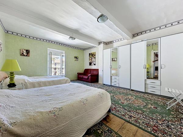 Maison de ville atypique 300m2 habitables-lumineuse-grand jardin-7 chambres