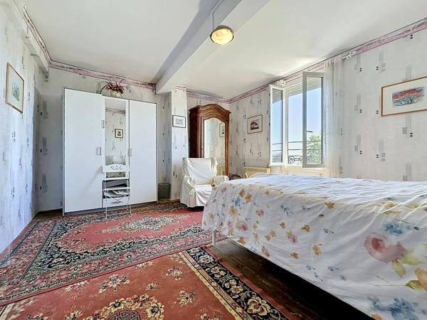Maison de ville atypique 300m2 habitables-lumineuse-grand jardin-7 chambres