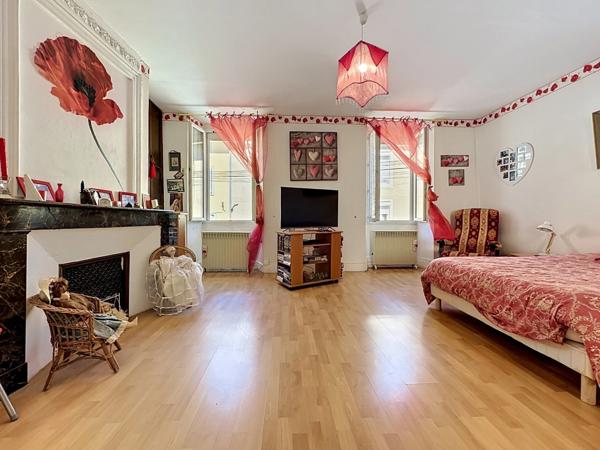 Maison de ville atypique 300m2 habitables-lumineuse-grand jardin-7 chambres
